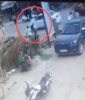 प्रेमिका के साथ जा रहे पति की कार से वाइपर पकड़कर लटकी पत्नी, 100 मीटर तक घिसटने का आरोप