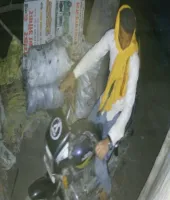 Ballia News : बांसडीह में अधिवक्ता के दरवाजे से सेकेंडों में चोरी हुई बाइक, CCTV में कैद हुआ चोर