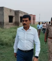 नौरंगा में कटानरोधी कार्य की धीमी रफ्तार पर भड़के डीएम, युद्धस्तर पर काम पूरा करने के निर्देश