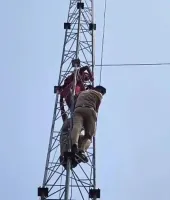 बस्ती में वायरलेस टावर पर चढ़कर प्रदर्शन करने वाली महिला पर मुकदमा दर्ज