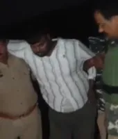 Ballia News: पुलिस मुठभेड़ में संदिग्ध गोतस्कर गिरफ्तार, जवाबी कार्रवाई में पैर में लगी गोली