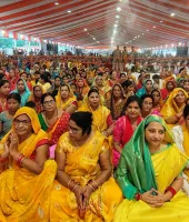 Ballia News: राजन जी महाराज की श्रीराम कथा में उमड़ा आस्था का सैलाब, 2100 कलशों के साथ निकली भव्य शोभायात्रा