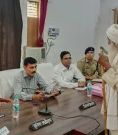 Ballia News : सम्पूर्ण समाधान दिवस में डीएम ने सुनीं 161 शिकायतें, भूमि और पेंशन मामलों पर दिए सख्त निर्देश