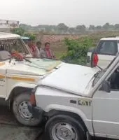 Ballia News: बैरिया एसडीएम की सरकारी गाड़ी और पिकअप में आमने-सामने की टक्कर, एसडीएम समेत चालक घायल