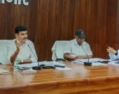 डीएम ने 25 विभागीय एजेंडों की समीक्षा की, लंबित मामलों पर जताई नाराजगी, कई अधिकारियों के वेतन रोकने के निर्देश