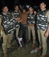 Ballia News: मुठभेड़ में पांच अंतरराज्यीय वाहन चोर गिरफ्तार, एक के पैर में लगी गोली