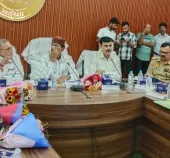 Ballia News : दिशा समिति की बैठक में विकास कार्यों की समीक्षा, अधूरी परियोजनाएं जल्द पूरी करने के निर्देश