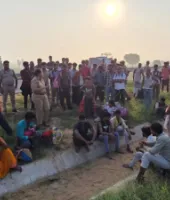 संभल: गंगा एक्सप्रेसवे पर डबल डेकर बस डिवाइडर से टकराई, 2 की मौत, दो दर्जन घायल