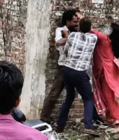 सिंगरौली में विशाल मेगा मार्ट के बाहर युवती और दो युवकों के बीच मारपीट का वीडियो वायरल, पुलिस ने शुरू की जांच