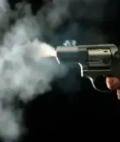 Ballia News: मायके में रह रही पत्नी पर पति ने चलाई गोली, बाल-बाल बची महिला; पिस्तौल के साथ आरोपी दबोचा