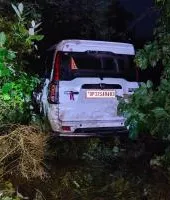 बलिया में स्कॉर्पियो की टक्कर से बाइक सवार युवक की मौत, होमगार्ड घायल