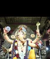 ‘चिंचपोकली चा चिंतामणि’ पहुंचे प्रणव और करण अदाणी, परिवार संग की पूजा-अर्चना