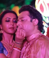 ‘बोहरूपी- द गोल्डन डाकू’ का नया गाना ‘मॉयदमुखो हिट’ रिलीज, पूजा के जश्न में घुला डांस का रंग
