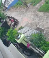 Ballia News : बलिया में दिनदहाड़े महिला के गले से चेन झपटी, CCTV में कैद हुई वारदात