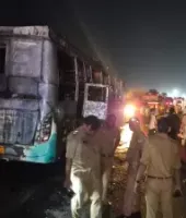 यमुना एक्सप्रेसवे पर स्लीपर बस में भीषण आग, 9 यात्रियों की मौत; पहचान के लिए DNA जांच