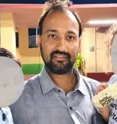 बिहार में ऑटो में दो मासूम बच्चों को छोड़कर मां लापता, सोशल मीडिया पर तस्वीर देख बलिया से थाने पहुंचे पिता