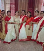 बलिया में बंगाल के रंग में रंगा नवरात्रि उत्सव, महिलाओं ने किया धुनुची नृत्य और सिंदूर खेला