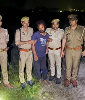 गड़वार में पुलिस मुठभेड़, शातिर गौ तस्कर के पैर में लगी गोली; तमंचा-कारतूस बरामद