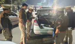 UP Alert: धार्मिक स्थलों और सीमावर्ती क्षेत्रों में सुरक्षा कड़ी, पूरे प्रदेश में पुलिस सतर्क मोड पर, DGP ने सभी सुरक्षा एजेंसियों को किया हाई अलर्ट