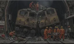 उत्तराखंड में सुरंग के भीतर बड़ा हादसा: दो ट्रालियों की टक्कर, 100 से अधिक घायल