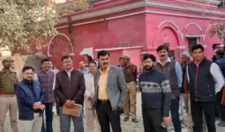 बलिया सदर तहसील में डीएम का औचक निरीक्षण, नायब तहसीलदार से जवाब तलब; कई अधिकारियों पर कार्रवाई के निर्देश