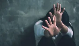 इंदौर में डॉक्टर पर दंपत्ति को बंधक बनाने, दुष्कर्म और नवजात बच्चा छीनने का आरोप