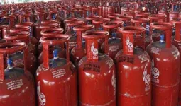 बलिया में गैस एजेंसी पर छापा, 1015 भरे सिलेंडर गायब; मैनेजर पर मुकदमा