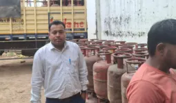बलिया: गैस एजेंसी पर पर्याप्त सिलेंडर उपलब्ध, एमडीएम से जुड़ी समस्या पर करें संपर्क