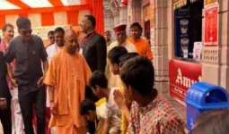 विंध्यधाम पहुंचे सीएम योगी, नवरात्र मेले की तैयारियों का लिया जायजा