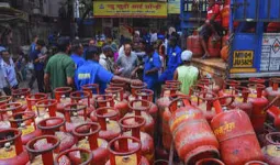 यूपी में LPG-पेट्रोल की कमी नहीं, अफवाहों से बचें : प्रमुख सचिव