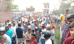 बलिया में प्रसूता की मौत पर हंगामा, निजी नर्सिंग होम पर लापरवाही का आरोप