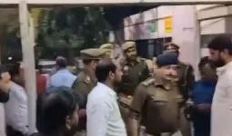 Crime News : बाराबंकी में जमीन विवाद में अधिवक्ता को मारी गोली, हालत गंभीर