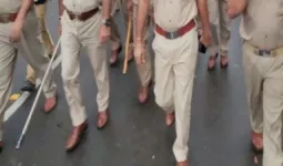 प्रयागराज में मकान विवाद को लेकर पथराव, थानाध्यक्ष समेत दो पुलिसकर्मी घायल