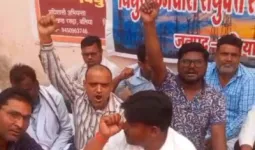 Ballia News : इलेक्ट्रिसिटी एमेंडमेंट बिल 2026 के विरोध में विद्युत कर्मचारियों का प्रदर्शन