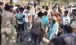 बलिया में मां-बेटे की मौत का मामला उलझा, आरोपित ससुर का शव पोखरे में मिला