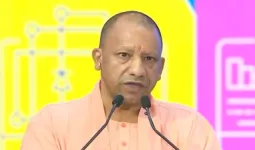 आजमगढ़ दौरे पर सीएम योगी का सपा पर हमला, बोले- विकास को सिर्फ सैफई तक सीमित रखती है पार्टी