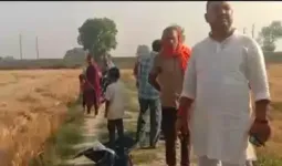 बलिया में दो बोरी गेहूं के विवाद में बेटे ने पिता की पीट-पीटकर हत्या की, मां गंभीर घायल