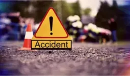 Kanpur News: कानपुर में मोटरसाइकिल डिवाइडर से टकराई, किसान समेत तीन की मौत, लड़की गंभीर घायल