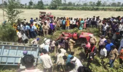 मुंडन कार्यक्रम में जा रही ट्रैक्टर-ट्रॉली पलटी, 5 की मौत; 15 घायल
