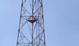 बाराबंकी में प्रेम प्रसंग को लेकर हाई वोल्टेज ड्रामा, बीएसएनएल टावर पर चढ़ा युवक