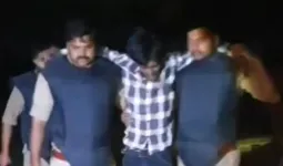 आजमगढ़ में पुलिस मुठभेड़ में हत्या का आरोपी गिरफ्तार, पैर में लगी गोली