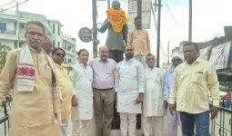 1857 क्रांति के महानायक मंगल पांडेय को बलिया में श्रद्धांजलि, शहादत दिवस पर किया नमन