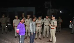 चुनावी रंजिश में पूर्व प्रधान के बेटों की फायरिंग, युवक गंभीर; जेएन मेडिकल कॉलेज में भर्ती