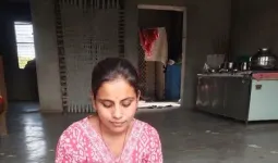 दो साल पढ़ाई छोड़ी, फिर 78% अंक लाकर जिले की बनीं सेकंड टॉपर