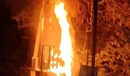 एनएच-31 किनारे ट्रांसफार्मर में भीषण आग, हाईवे पर मची अफरा-तफरी