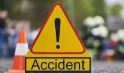 दो बाइकों की भिड़ंत के बाद बड़ा हादसा, सड़क पर गिरे युवकों को डंपर ने कुचला, दो की मौत