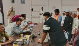 सम्पूर्ण समाधान दिवस में डीएम-एसपी ने सुनीं जनसमस्याएं, भूमि विवाद और मिड डे मील शिकायतों पर सख्ती