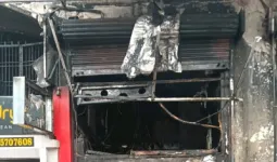 बलिया में मेडिकल स्टोर में भीषण आग, लाखों की दवाइयां जलकर राख