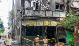 दिल्ली अग्निकांड में 13 विदेशी नागरिकों की मौत, 22 से अधिक घायल