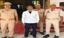 Firozabad Honor Killing : पिता ने बेटी की कुल्हाड़ी से की हत्या, बचाने आई मां भी गंभीर घायल